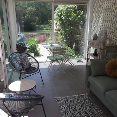De Charme Et D'eau Bed & Breakfast Saint-Savinien